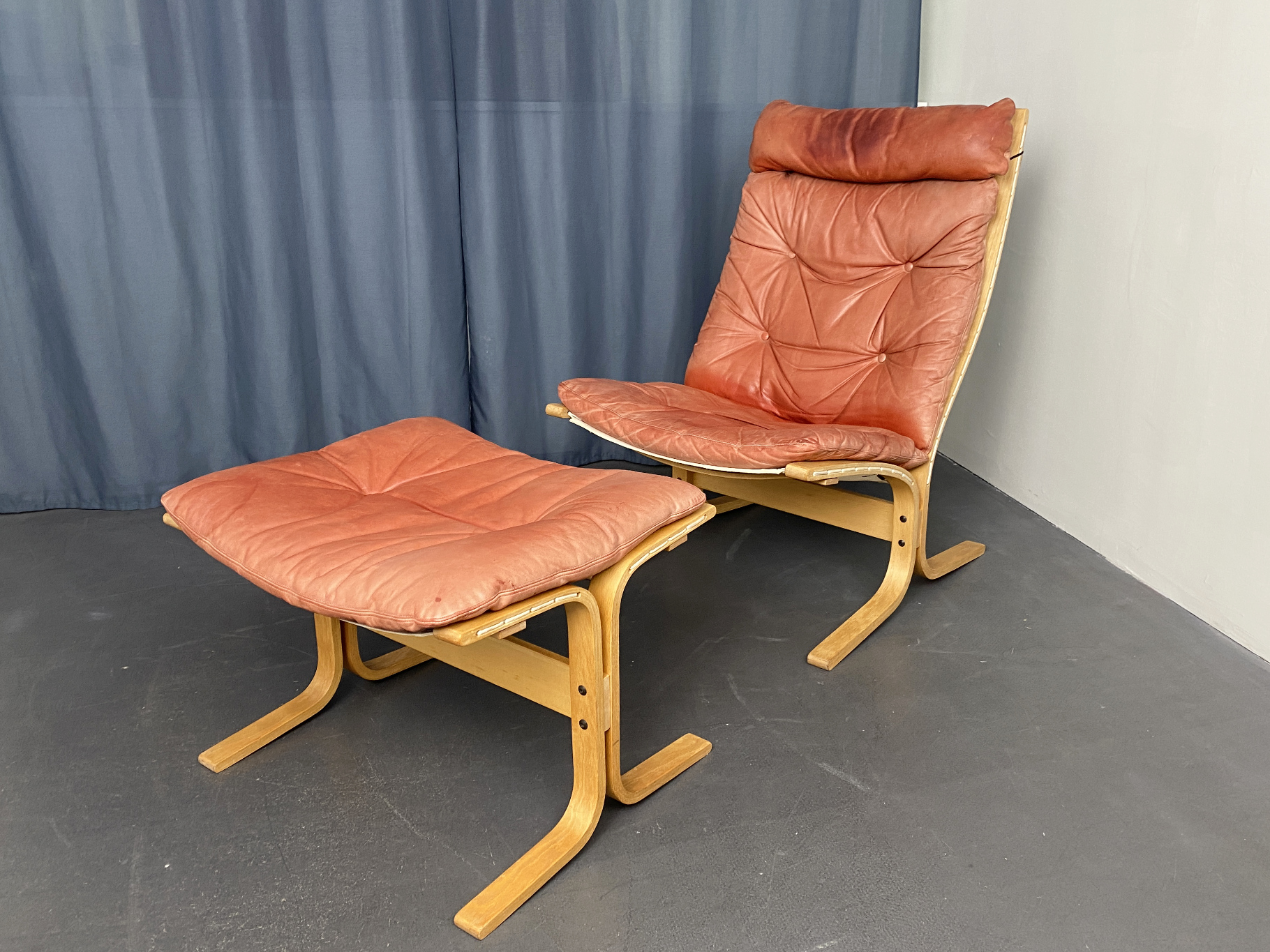Siesta Lounge Chair with Ottoman, Burgundy Leather, by Ingmar Relling, for Westnova, Norway, 1960s