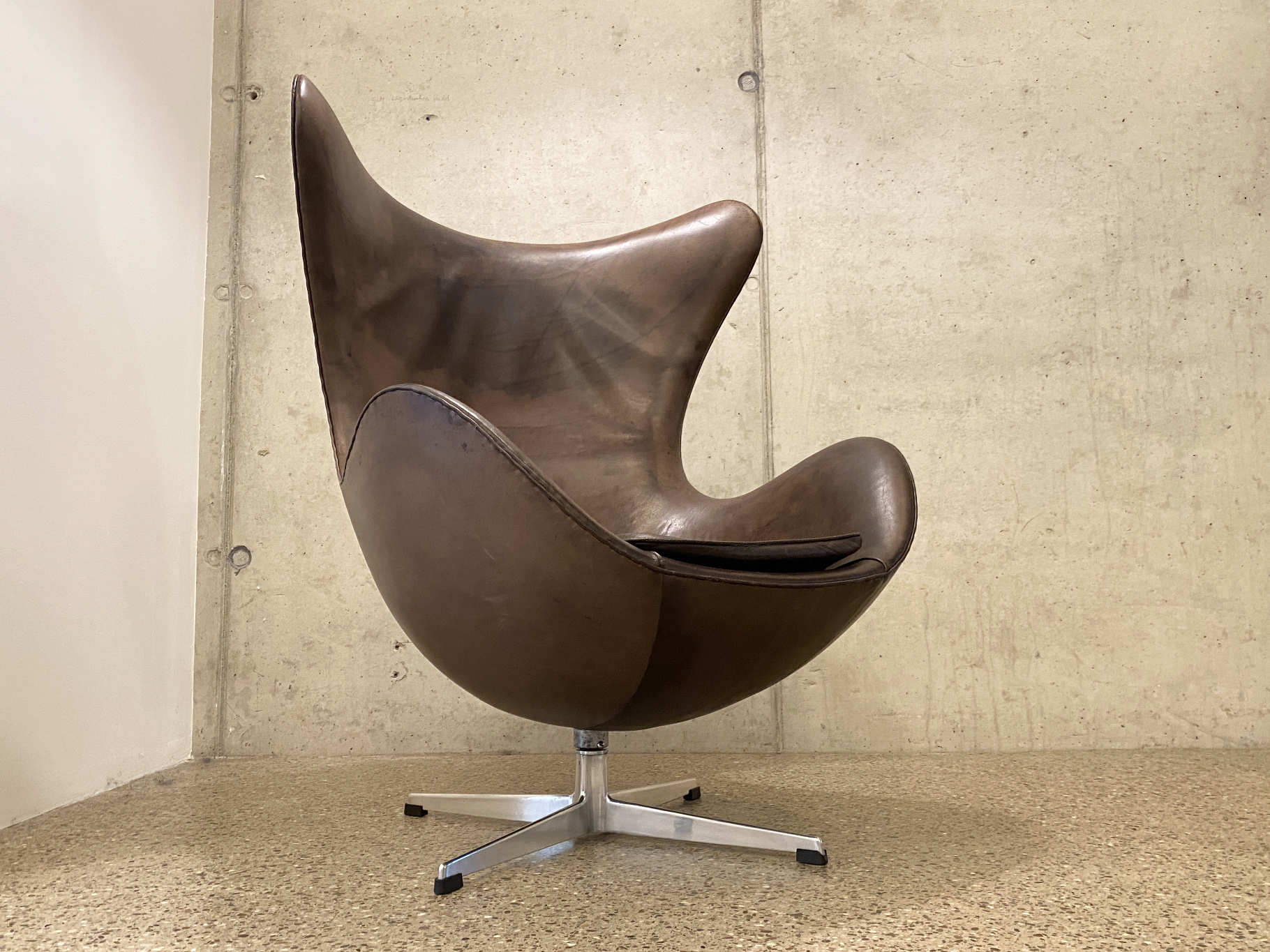 Egg Chair Modell 3316, braunes Leder, von Arne Jacobsen für Fritz Hansen, Dänemark, 1960er