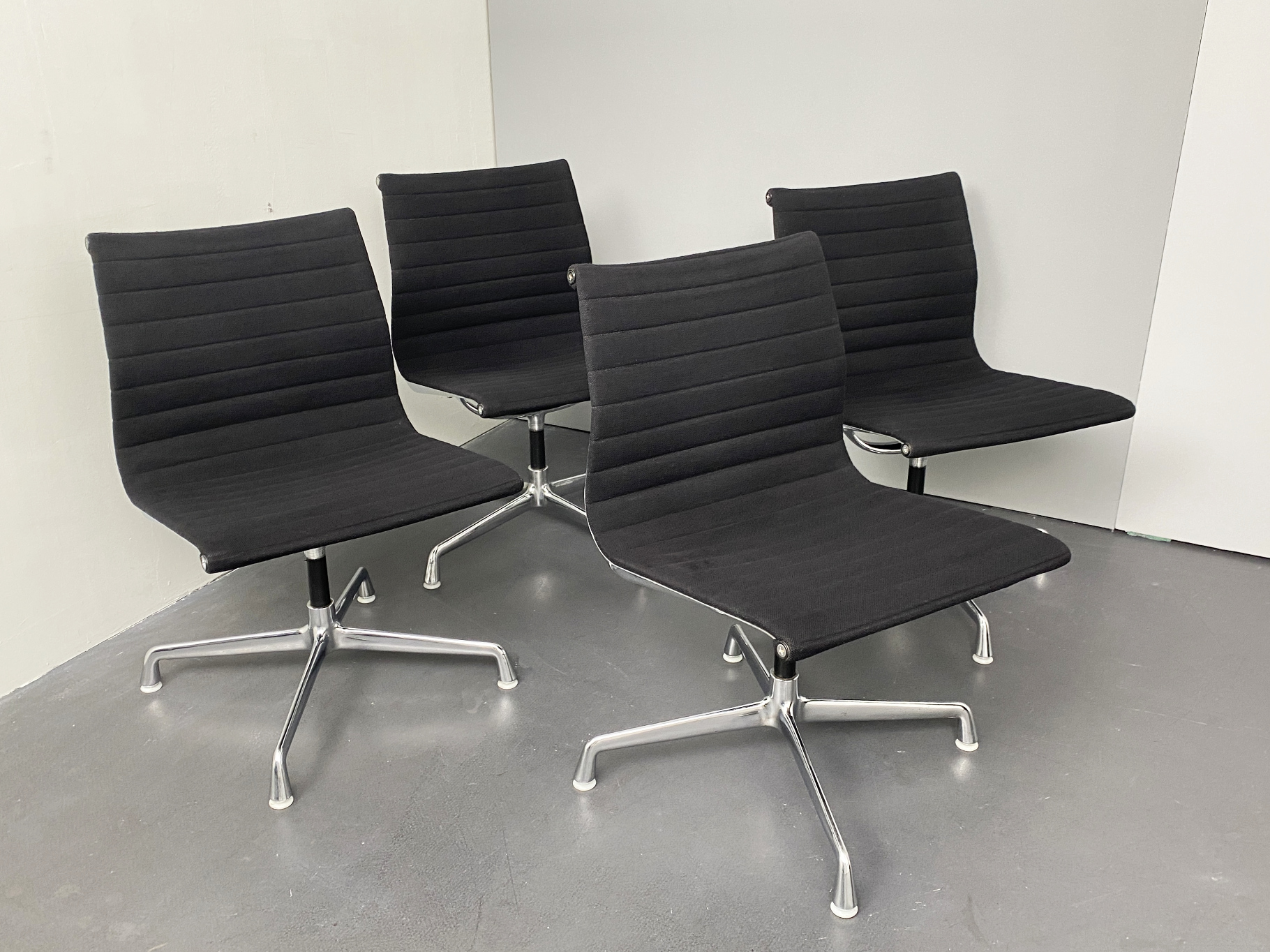 Set of 4 Swivel Chairs EA 106, Hopsack black and Aluminum Frame, by Charles Eames, for Vitra - Herman Miller International Collection, Germany, 70s