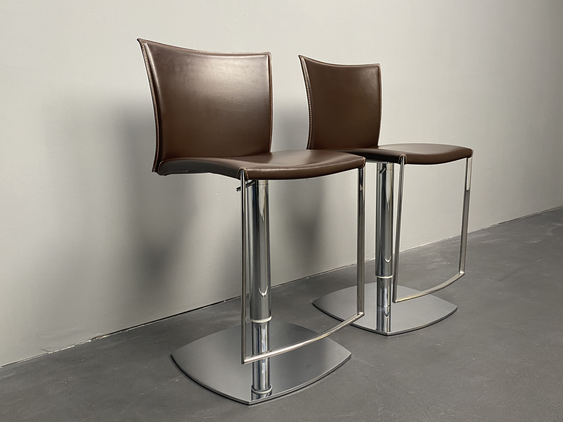 Set of 2 Bar Stools Nobile, Leather with Chrome Frame, height-adjustable by Draenert, Germany, 1990s