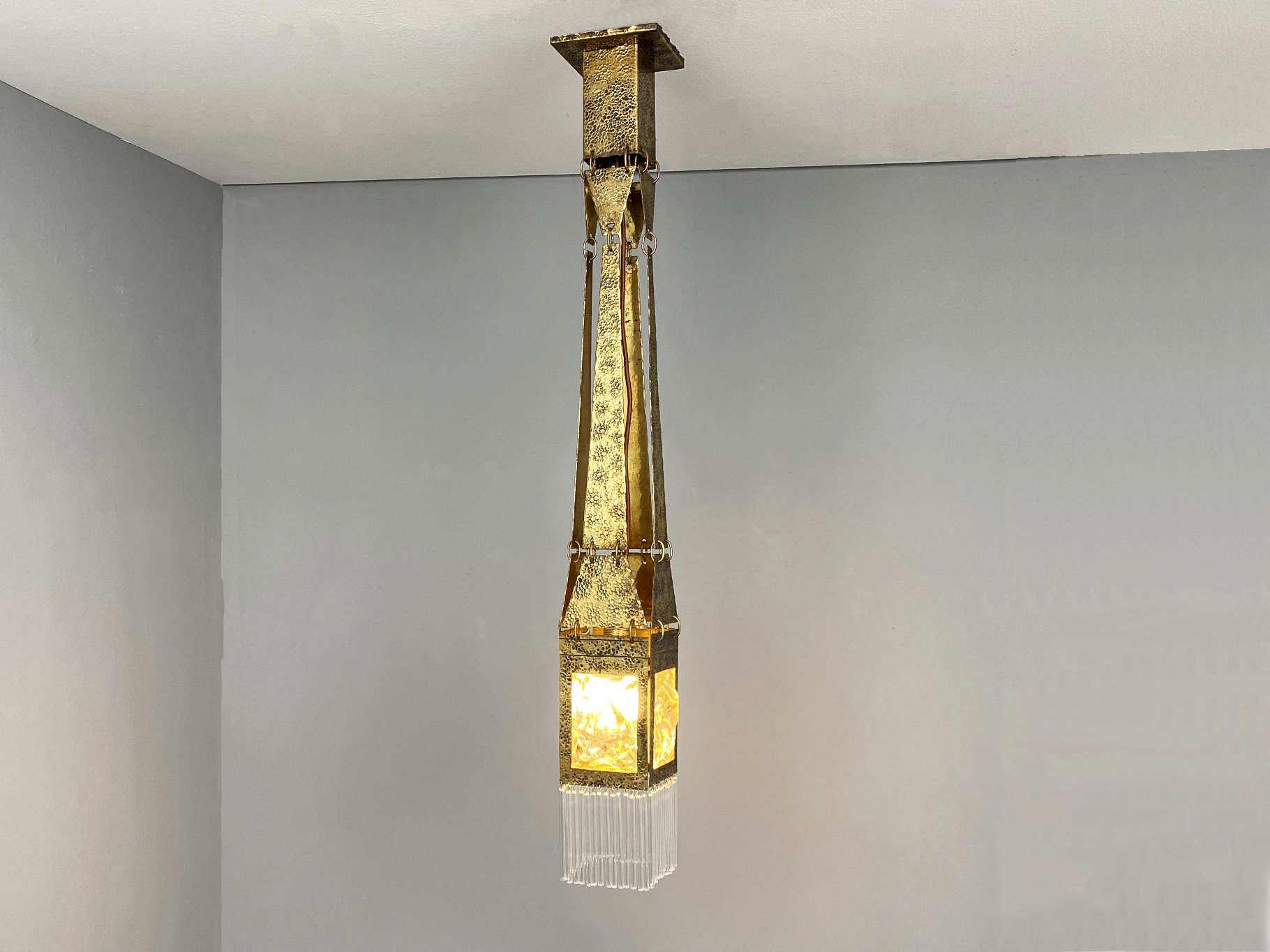 Jugendstil Deckenlampe, Wiener Secession, Messing, Hammerschlag Dekor, Österreich um 1910